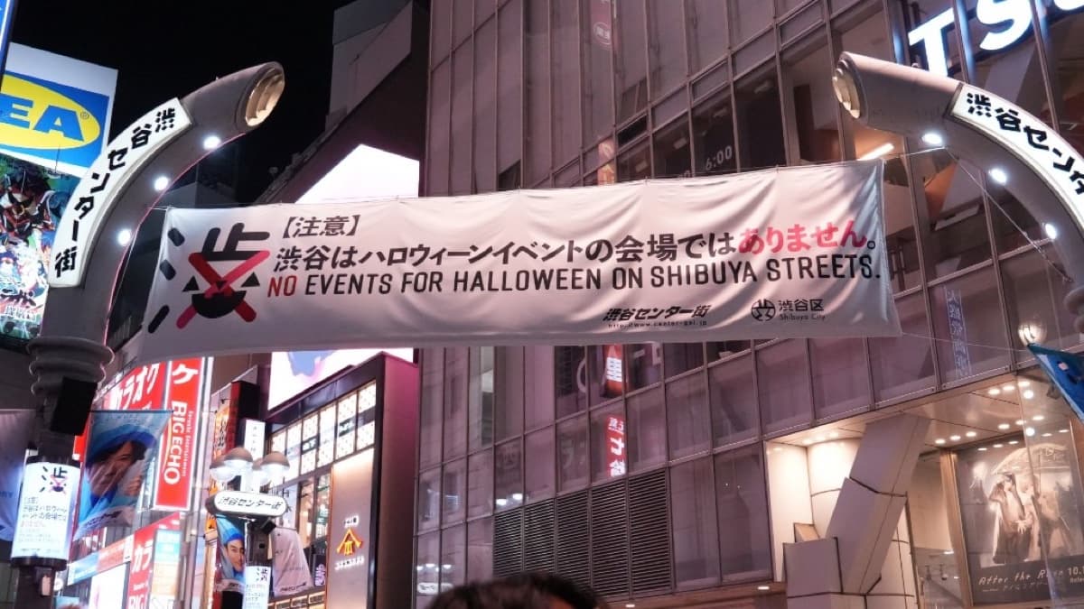 Banner at Shibuya Center-Gai entrance reading that Shibuya is not a venue for Halloween events