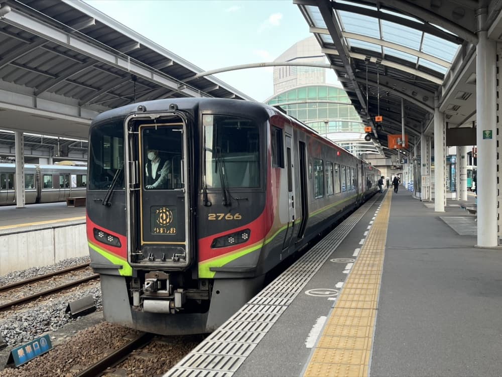 JR Shikoku limited express Uzushio at the platform, the train that links Takamatsu and Tokushima