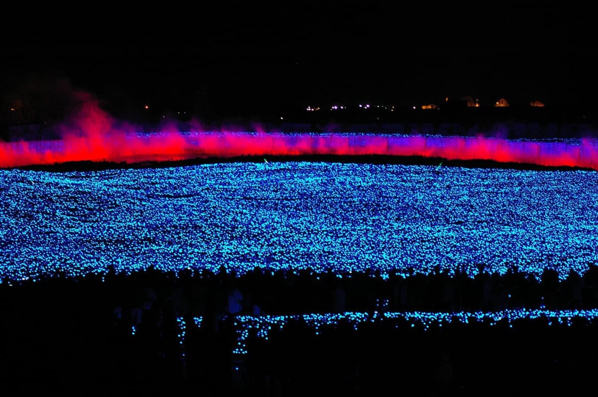 A field of blue LED lights with a band of red light across it, part of a past main theme display