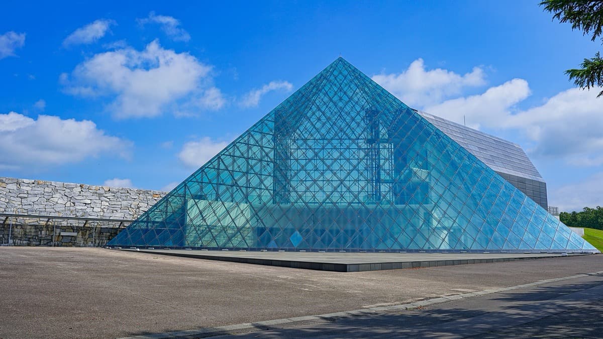 The glass pyramid building at Moerenuma Park under a blue sky