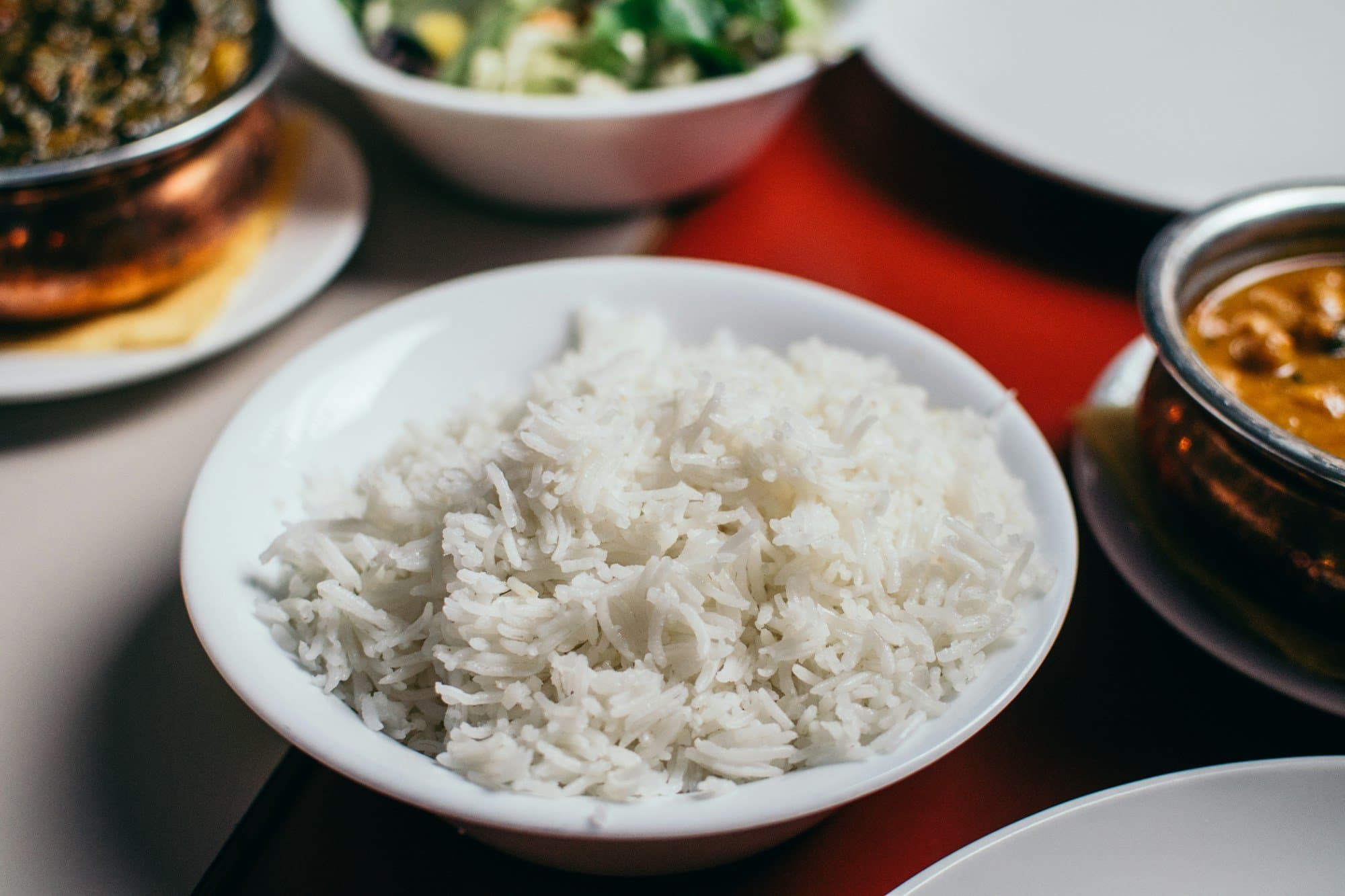 Différents onigiri avec plusieurs garnitures